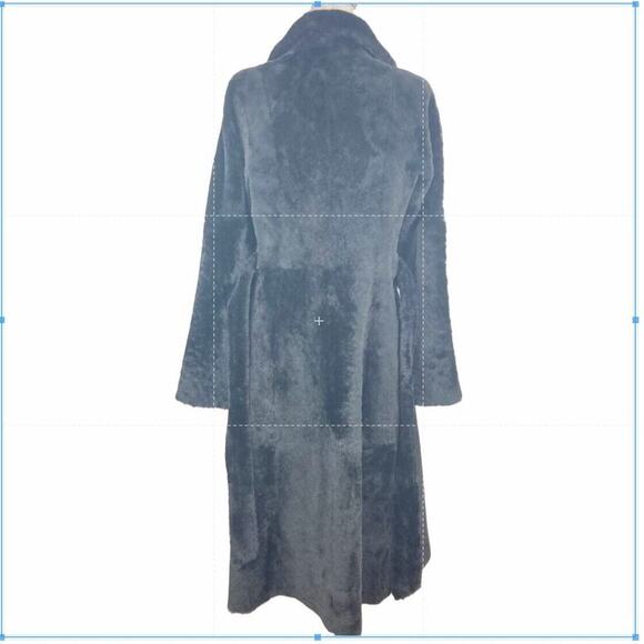 HiSO Canada Genuine Sherpa Sheepskin/Fur Reversible Coat with Belt - $3,500. - Picture 8 of 15